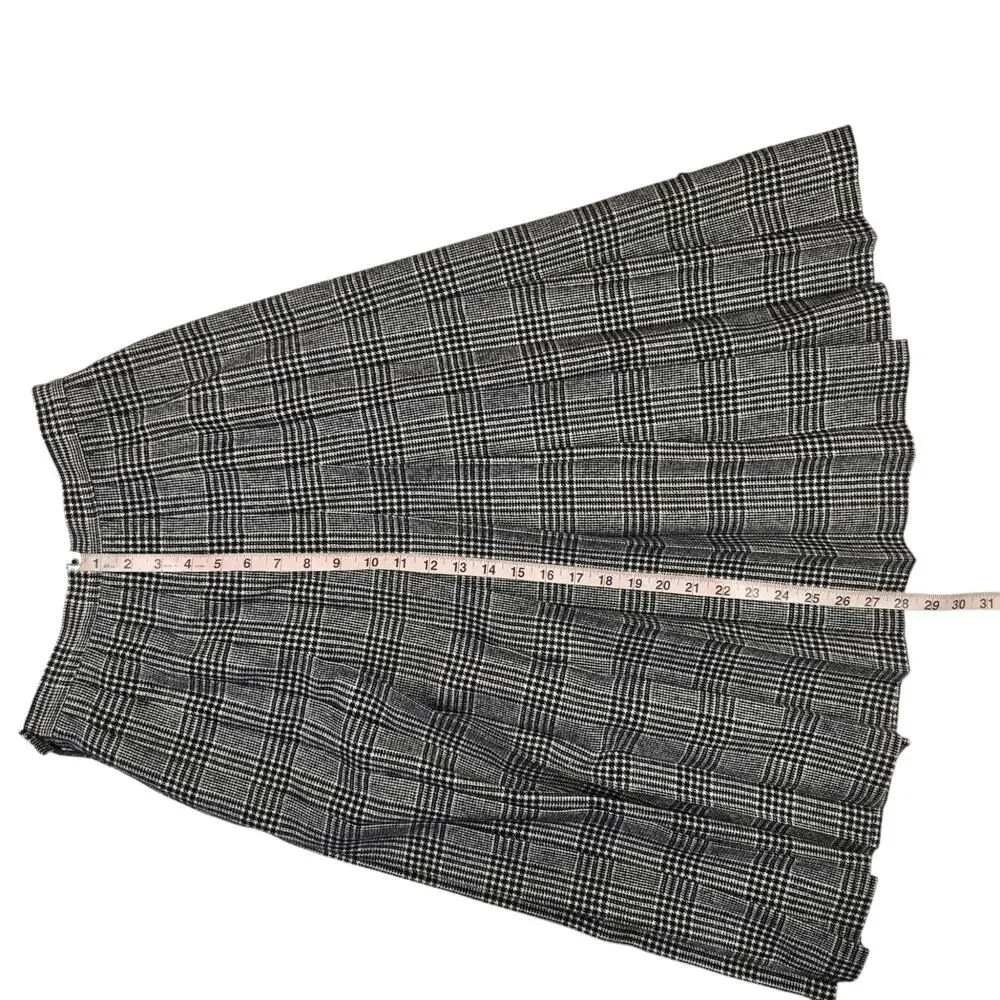 Vintage Pendleton Plaid Pleated Skirt Size 8P Petite 100% Wool Midi Black White